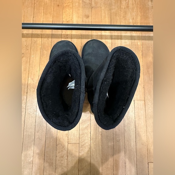 Ugg Classic Short Leather Boots - Picture 8 of 10